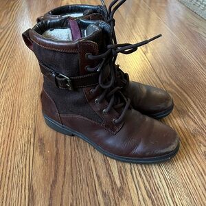 Women’s zip up UGG boots - Sz 8.5 - buckle and lace up